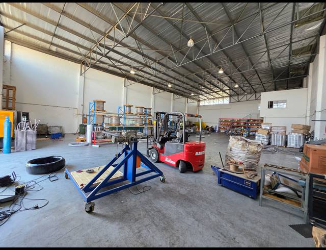 1,768M² FACTORY FOR SALE IN LANSERIA